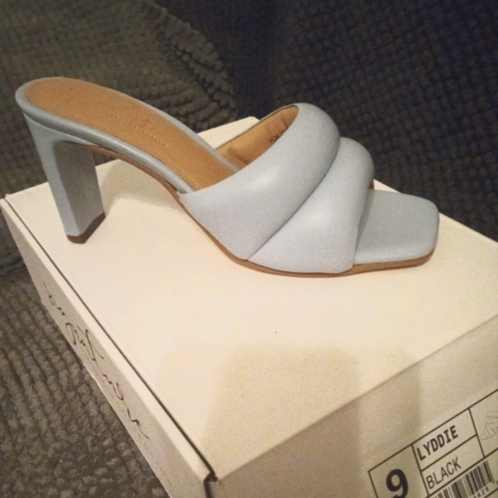 NWT signature by journee collection heels